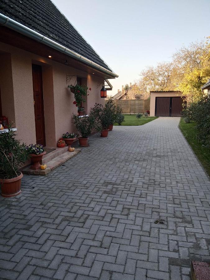 Mözsi Apartman Tolna Kültér fotó